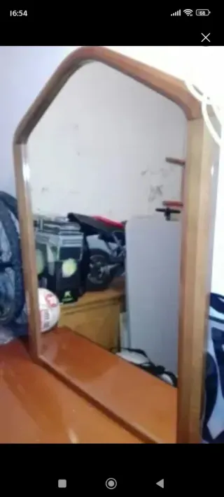 Specchio per camera da letto in legno e vetro