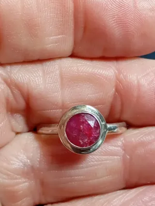 Anillo Plata Ley rubí facetado