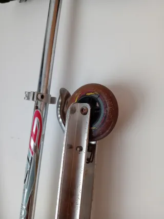 Patinete plegable de aluminio y casco