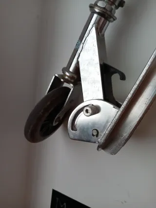 Patinete plegable de aluminio y casco