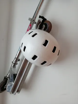 Patinete plegable de aluminio y casco