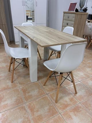 Mesa extensible y 4 sillas blancas! nuevo!