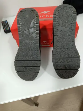 Zapatos Fluchos ABSOLUTE CONFORT DORKING Negros