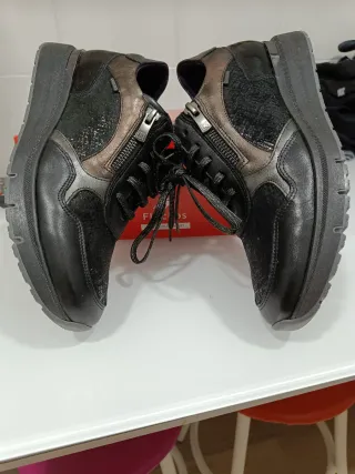 Zapatos Fluchos ABSOLUTE CONFORT DORKING Negros