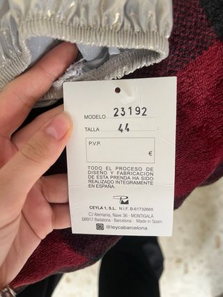 Blusa plateada con lazada