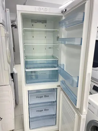 Nevera blanca Haier altura 1.88 con garantía