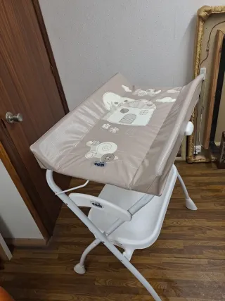 Vaschetta e fasciatoio per neonato