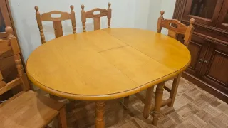 Mesa de comedor redonda de madera de pino