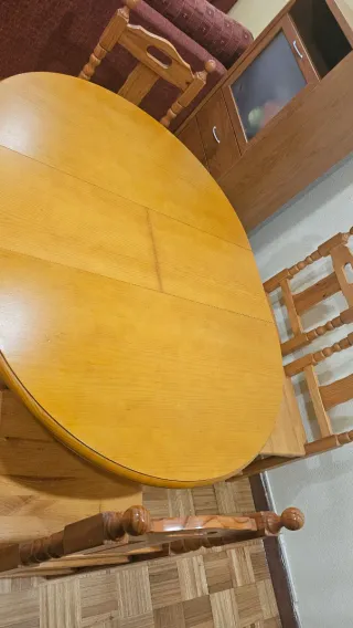 Mesa de comedor redonda de madera de pino