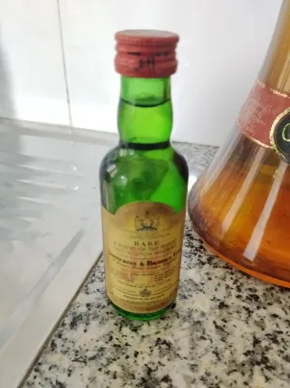 Set di bottiglie da liquore per collezionisti