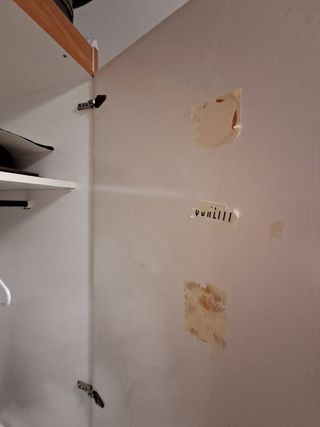 Armario 3 puertas madera. Está en Ronda, Málaga.