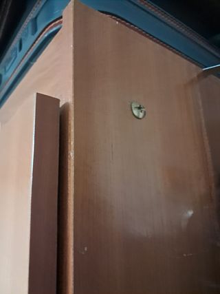 Armario 3 puertas madera. Está en Ronda, Málaga.