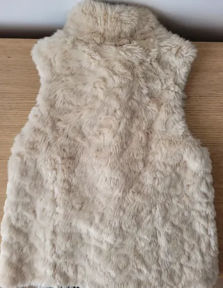 Chaleco de pelo beige