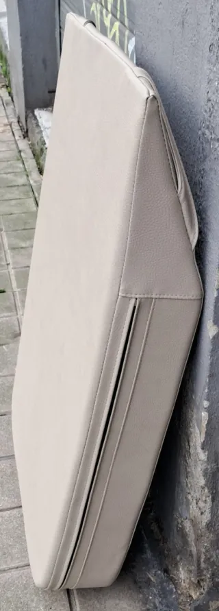 Cuña para camilla de masajes.