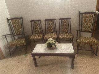 Juego de entradita: mesa y 4 sillas