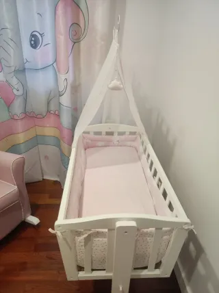 Mecedora y Minicuna Rosa