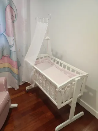 Mecedora y Minicuna Rosa