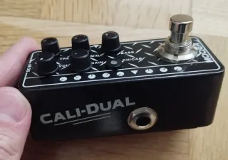 Mooer 011 Cali Dual Preamp Guitarra