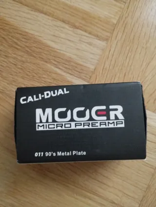 Mooer 011 Cali Dual Preamp Guitarra