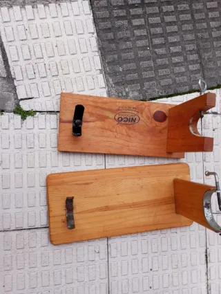 2 Jamoneros de madera
