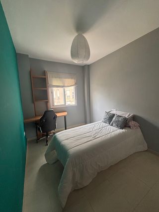 Habitación con baño propio en Tomares