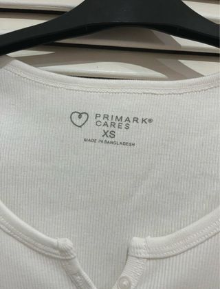 Camiseta Top Blanca Cuello V Botones XS Primark