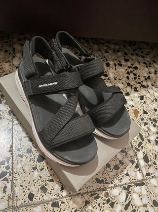 Sandalias Skechers Negras