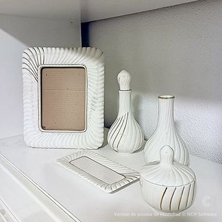 Juego Decorativo Blanco y Dorado