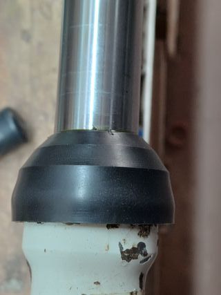 JUEGO DE GUARDAPOLVOS PARA HORQUILLAS MOTO NUEVAS.