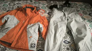 Conjunto esquí infantil naranja y gris