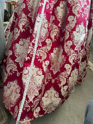 Traje de Fallera de seda rojo burdeos Vives y Marí