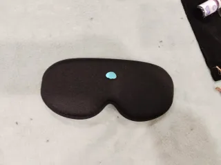 Máscara para ojos oscura meditación