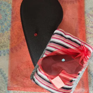 Máscara para ojos oscura meditación