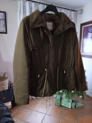 Chaquetón Zara verde militar Talla L