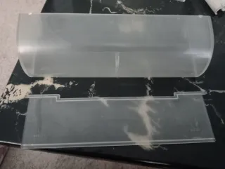 Mangiatoie trasparenti per gabbie di uccelli