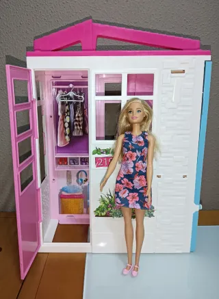 Casa Barbie Plegable con Muñeca