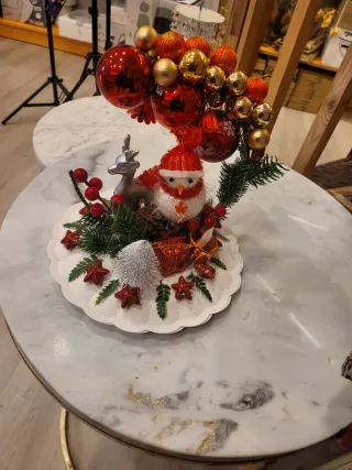 Mesas Nido Mármol y Metal Doradas