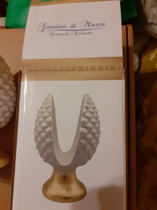 Portatovaglioli a forma di pigna