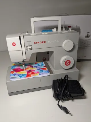 Máquina de Coser Singer Heavy Duty 4411