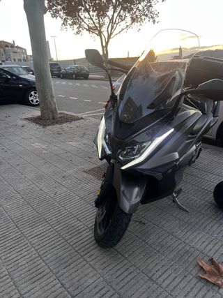 Moto Scooter Kymco AK550