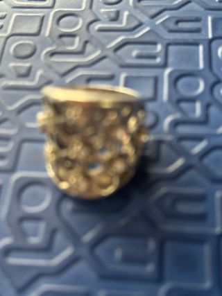 Anillo de plata con perla y detalles