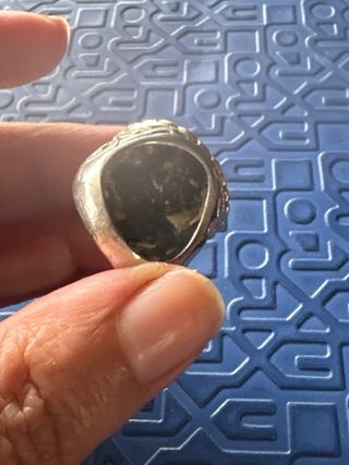 Anillo de plata con perla y detalles