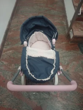 Carrito de bebé rosa y azul
