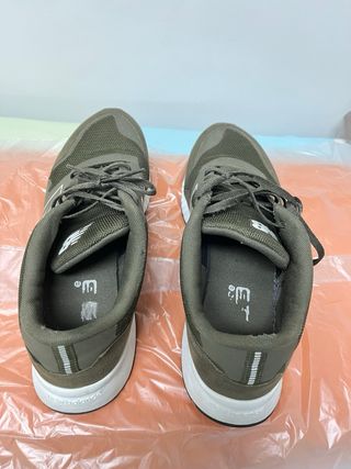 Zapatillas New Balance verdes y blancas T44