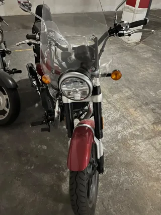 Royal Enfield Super Meteor 650 Roja