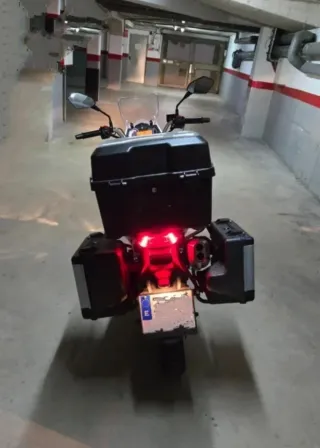 Mostrón Xnord 125 con maletas