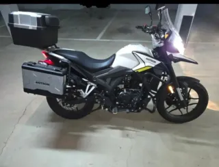 Mostrón Xnord 125 con maletas