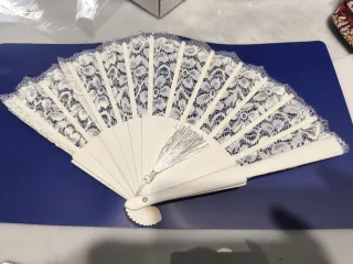 Abanico blanco de encaje