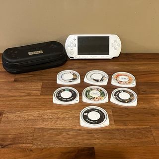 Sony PSP Bianca + 7 Giochi UMD