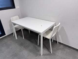 Mesa y 2 Sillas Ikea Blancas